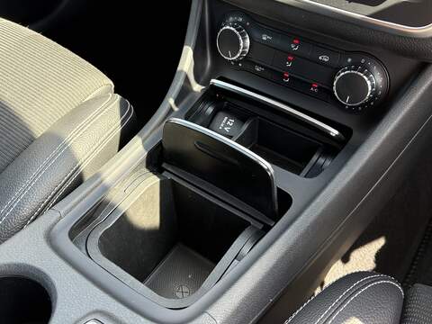 Mercedes-Benz GLA GLA180 Urban Edition - U678