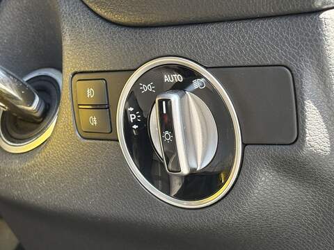 Mercedes-Benz GLA GLA180 Urban Edition - U678