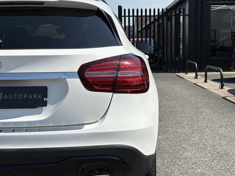 Mercedes-Benz GLA GLA180 Urban Edition - U678