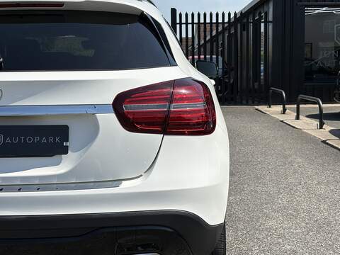 Mercedes-Benz GLA GLA180 Urban Edition - U678