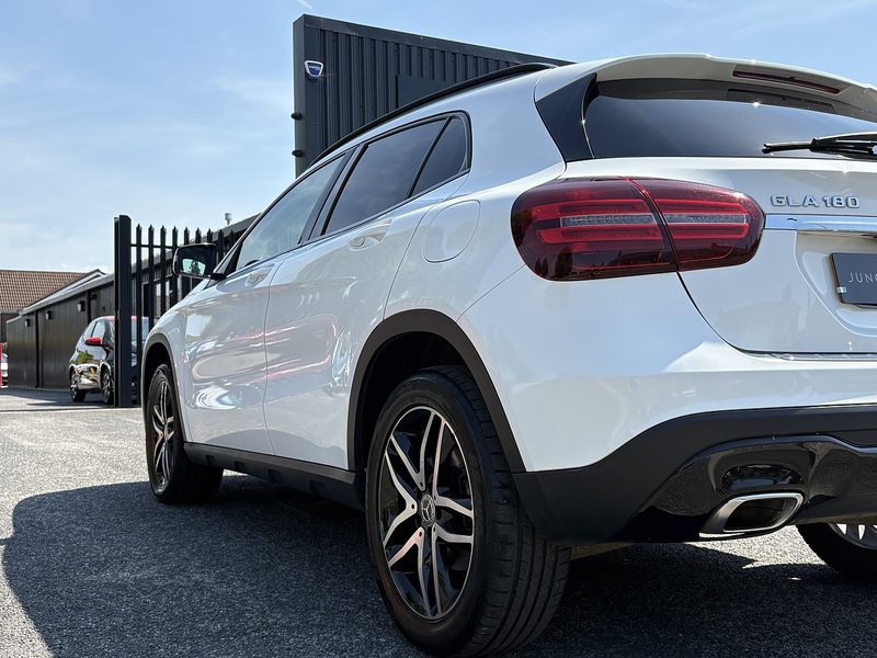 Mercedes-Benz GLA GLA180 Urban Edition - U678