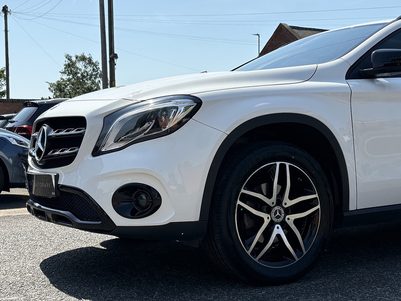 Mercedes-Benz GLA GLA180 Urban Edition - U678
