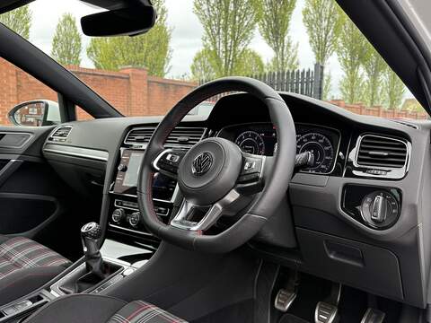 Volkswagen Golf TSI GTI Performance - U680