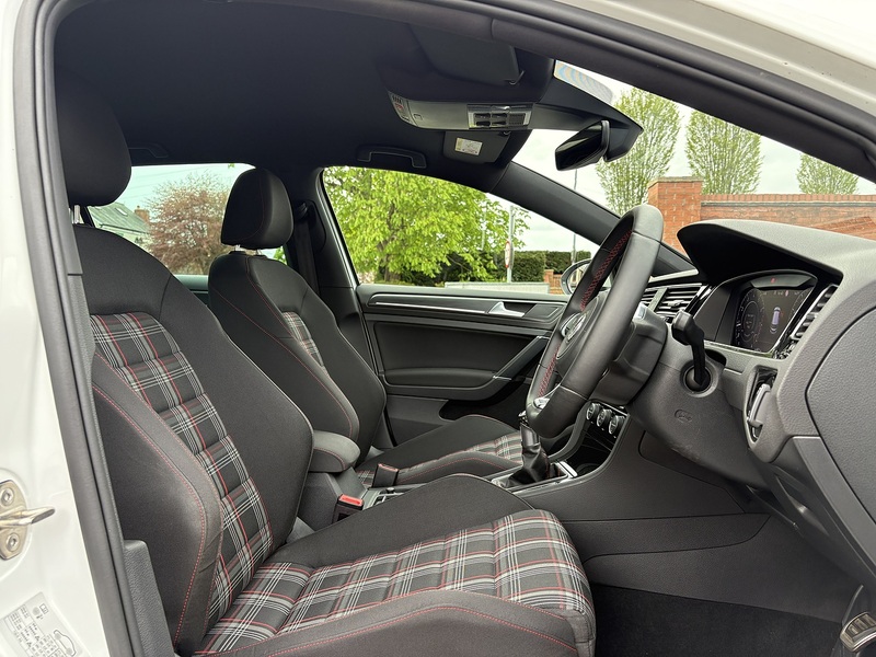 Volkswagen Golf TSI GTI Performance - U680