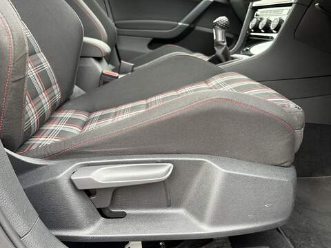 Volkswagen Golf TSI GTI Performance - U680