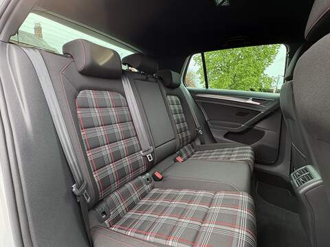 Volkswagen Golf TSI GTI Performance - U680
