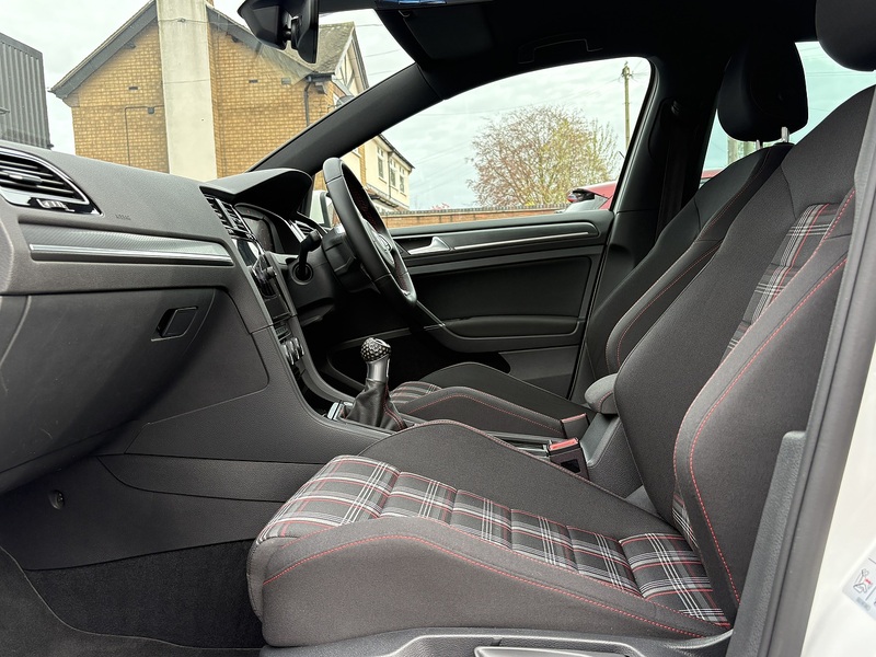 Volkswagen Golf TSI GTI Performance - U680