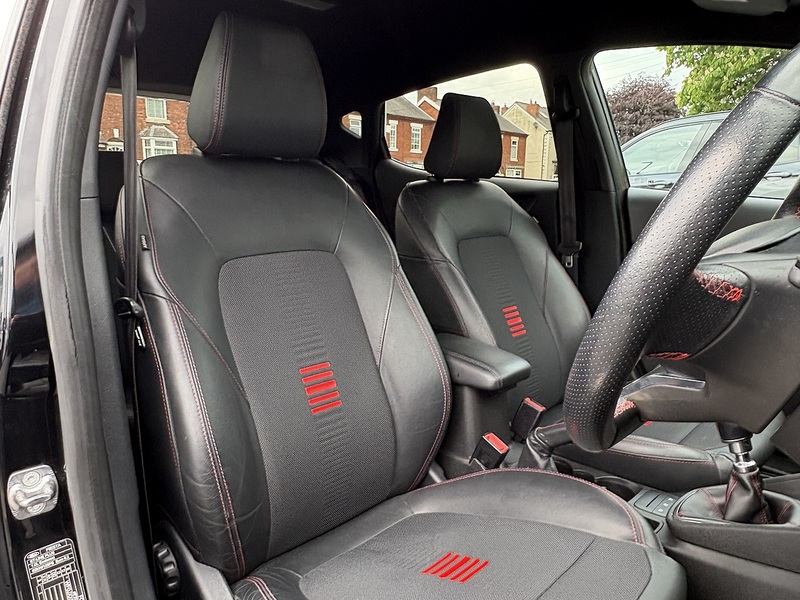 Ford Fiesta T EcoBoost ST-Line X - U681