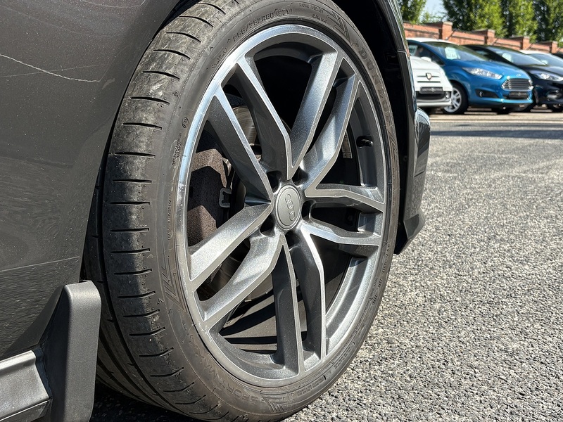 Audi A6 Avant TDI ultra Black Edition - U682
