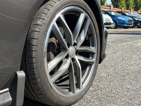 Audi A6 Avant TDI ultra Black Edition - U682