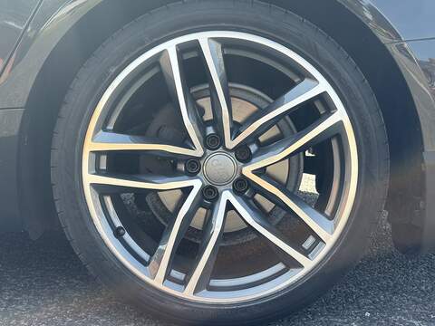 Audi A6 Avant TDI ultra Black Edition - U682