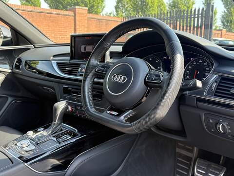 Audi A6 Avant TDI ultra Black Edition - U682