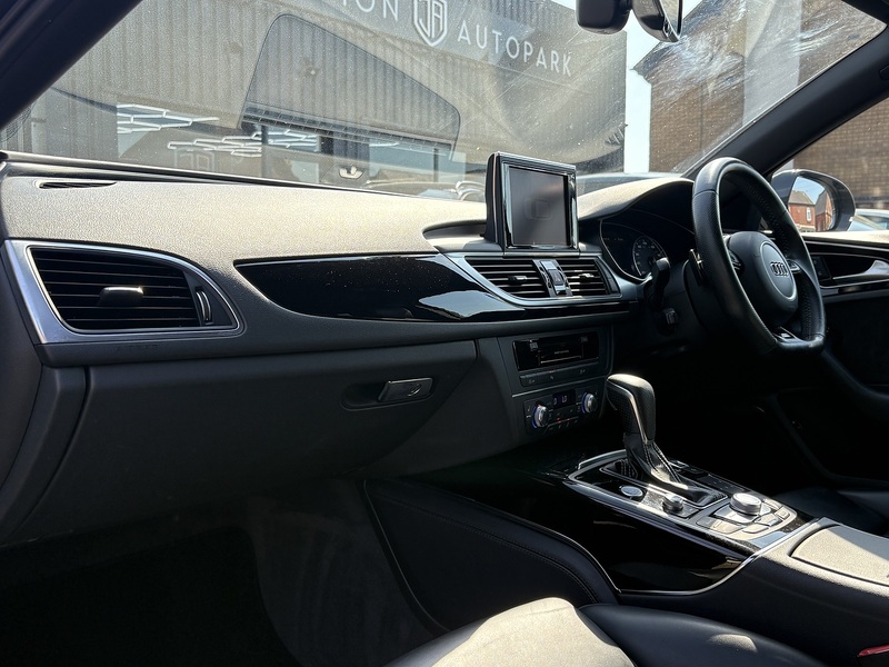 Audi A6 Avant TDI ultra Black Edition - U682