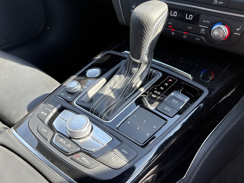 Audi A6 Avant TDI ultra Black Edition - U682