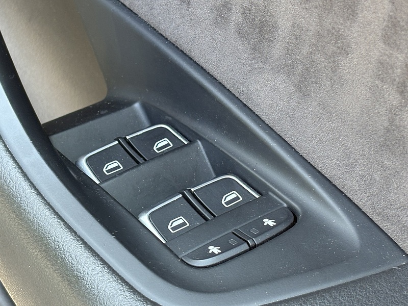 Audi A6 Avant TDI ultra Black Edition - U682