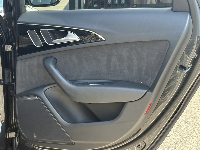 Audi A6 Avant TDI ultra Black Edition - U682
