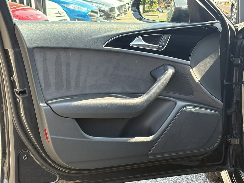 Audi A6 Avant TDI ultra Black Edition - U682