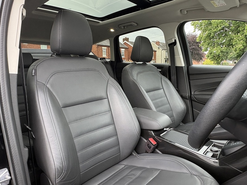 Ford Kuga T EcoBoost Titanium X Edition - U688