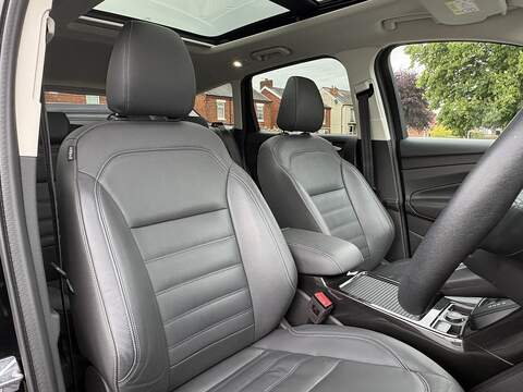 Ford Kuga T EcoBoost Titanium X Edition - U688