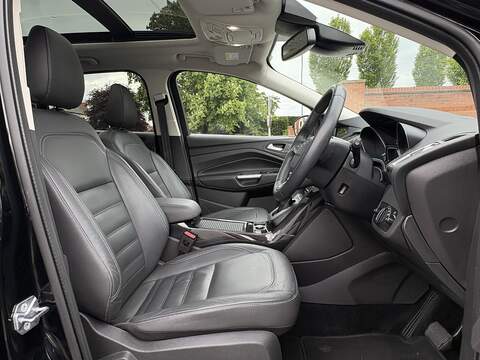 Ford Kuga T EcoBoost Titanium X Edition - U688