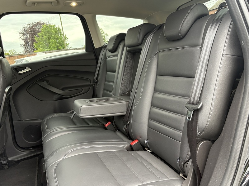 Ford Kuga T EcoBoost Titanium X Edition - U688
