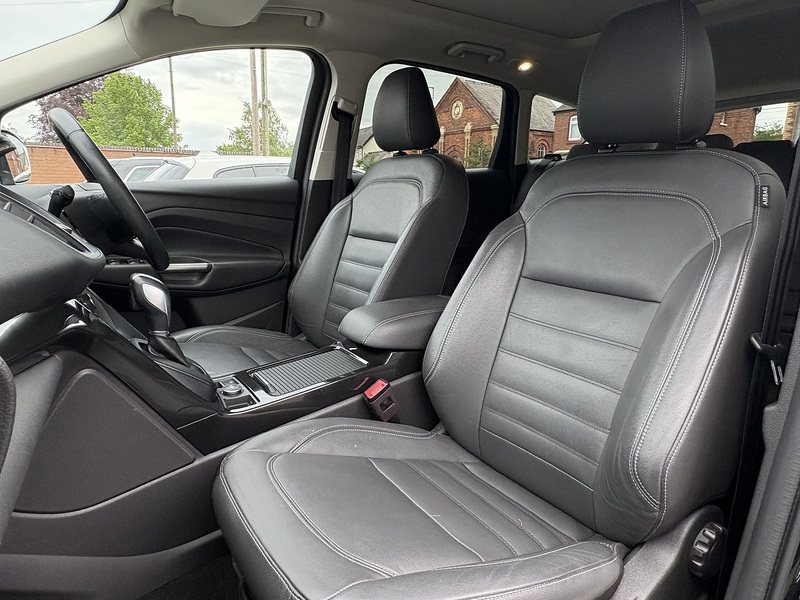Ford Kuga T EcoBoost Titanium X Edition - U688
