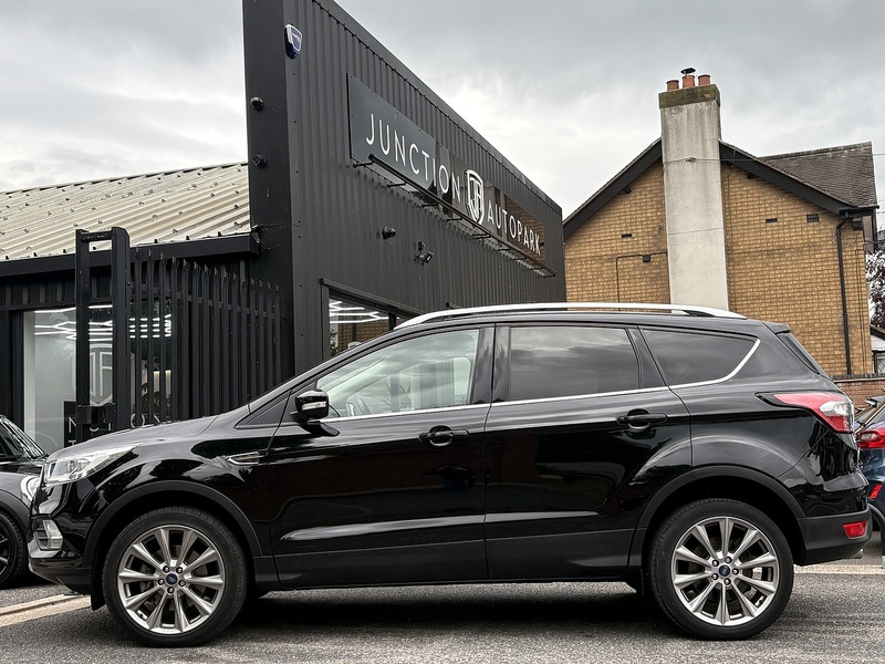 Ford Kuga T EcoBoost Titanium X Edition - U688