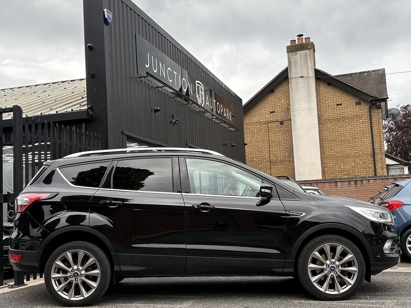 Ford Kuga T EcoBoost Titanium X Edition - U688