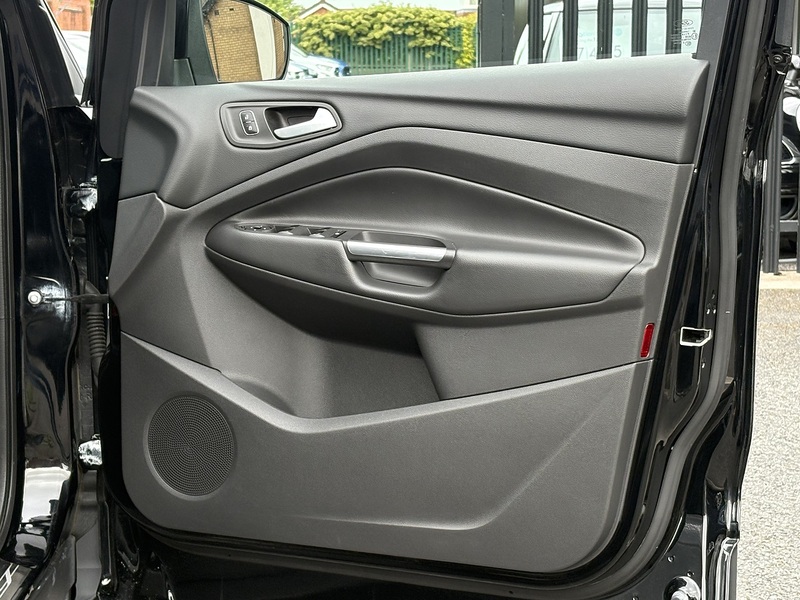 Ford Kuga T EcoBoost Titanium X Edition - U688