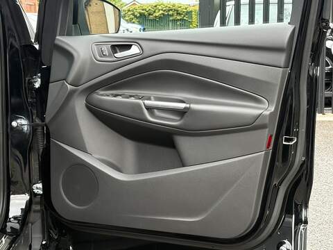 Ford Kuga T EcoBoost Titanium X Edition - U688