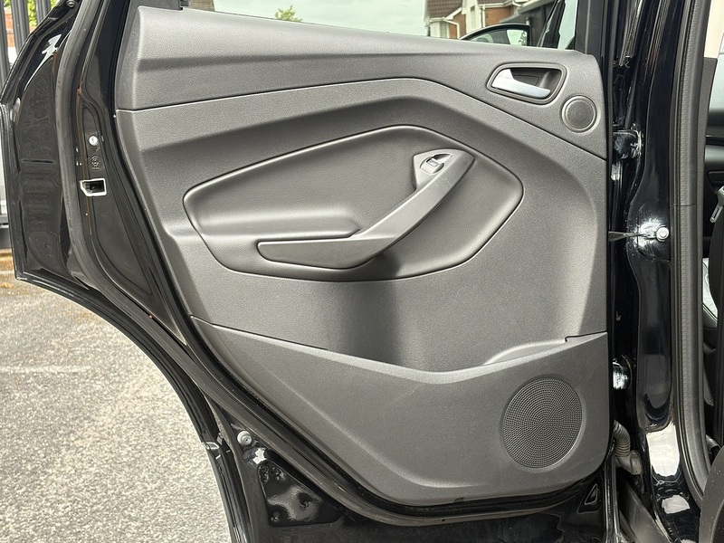 Ford Kuga T EcoBoost Titanium X Edition - U688