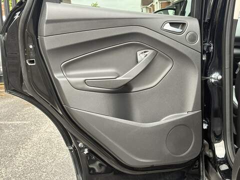 Ford Kuga T EcoBoost Titanium X Edition - U688