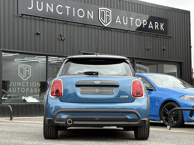 MINI Hatch Cooper Exclusive - U692