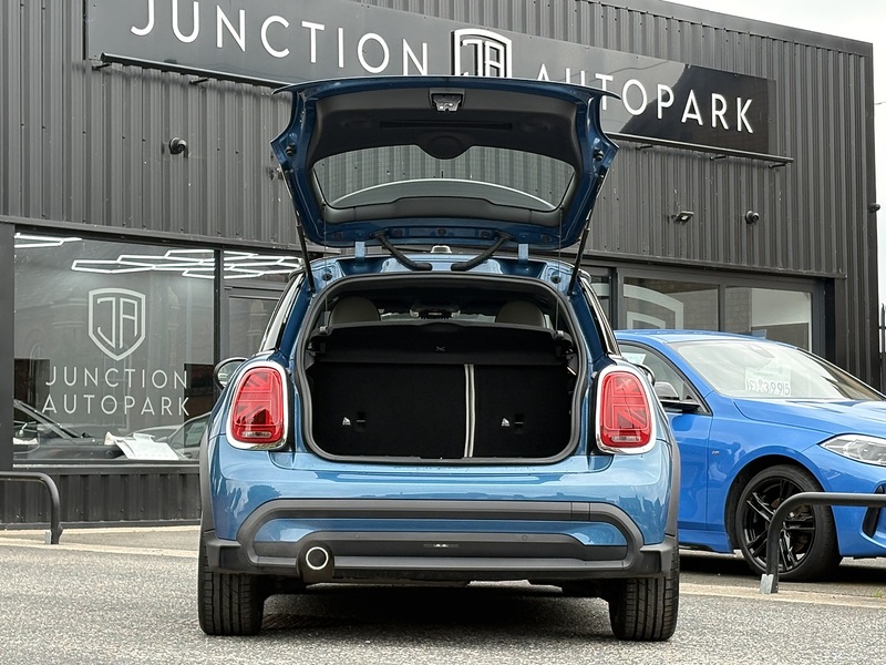 MINI Hatch Cooper Exclusive - U692