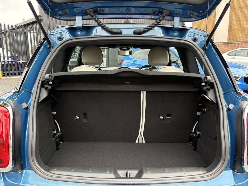 MINI Hatch Cooper Exclusive - U692