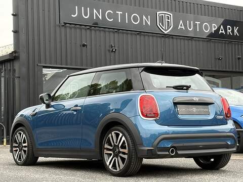 MINI Hatch Cooper Exclusive - U692
