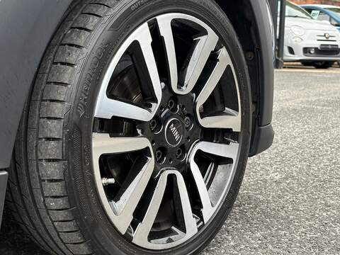 MINI Hatch Cooper Exclusive - U692