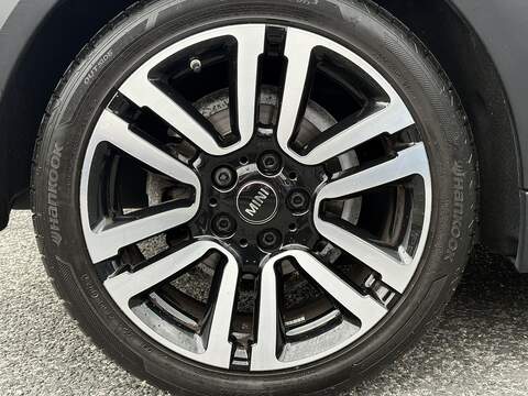 MINI Hatch Cooper Exclusive - U692