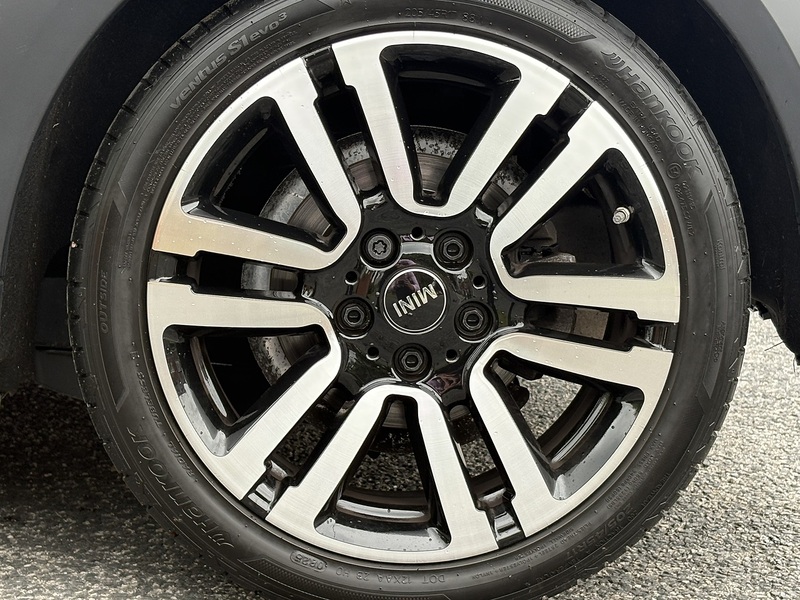 MINI Hatch Cooper Exclusive - U692