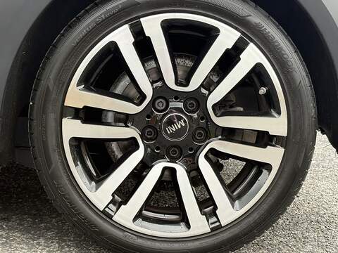 MINI Hatch Cooper Exclusive - U692
