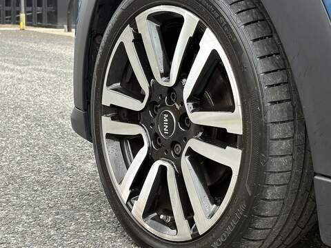 MINI Hatch Cooper Exclusive - U692