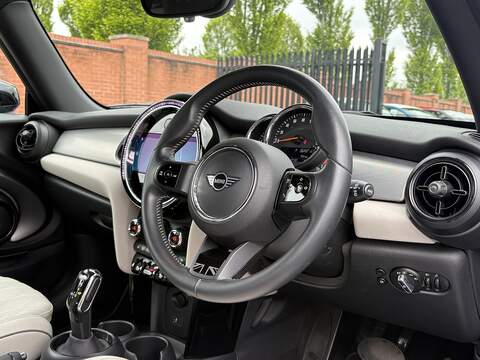 MINI Hatch Cooper Exclusive - U692