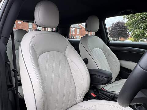 MINI Hatch Cooper Exclusive - U692