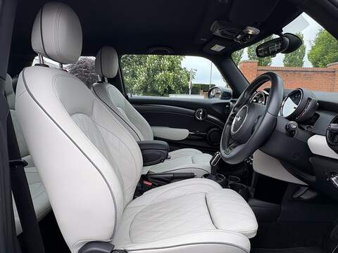 MINI Hatch Cooper Exclusive - U692