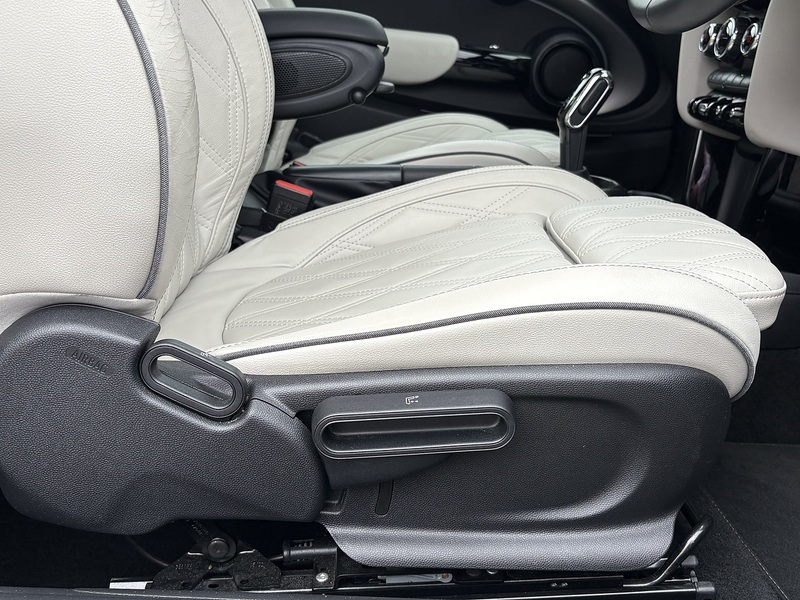 MINI Hatch Cooper Exclusive - U692