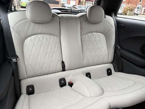 MINI Hatch Cooper Exclusive - U692