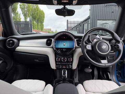 MINI Hatch Cooper Exclusive - U692