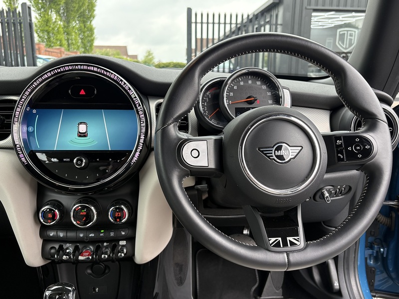 MINI Hatch Cooper Exclusive - U692