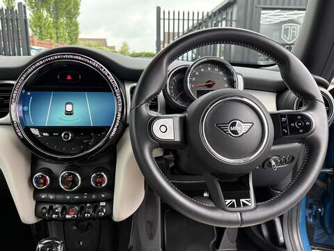 MINI Hatch Cooper Exclusive - U692
