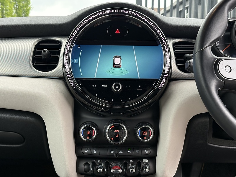 MINI Hatch Cooper Exclusive - U692